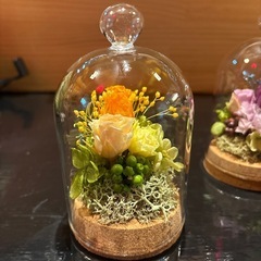 プリザーブドフラワー　ガラスドーム入の画像