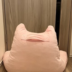 CANBYGO クッション 低反発 読書クッション 休憩クッション かわいい クマ型 肘掛け付き カバー付き 洗える 携帯便利 テレビ枕 背もたれクッション 就寝時 リラックス (ピンク)の画像