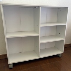 キャスター付き本棚の画像