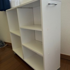 キャスター付き本棚の画像