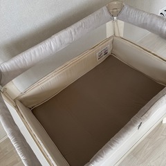 アップリカ ココネルエアー プラス　ベビーベッド 折り畳み可能 の画像