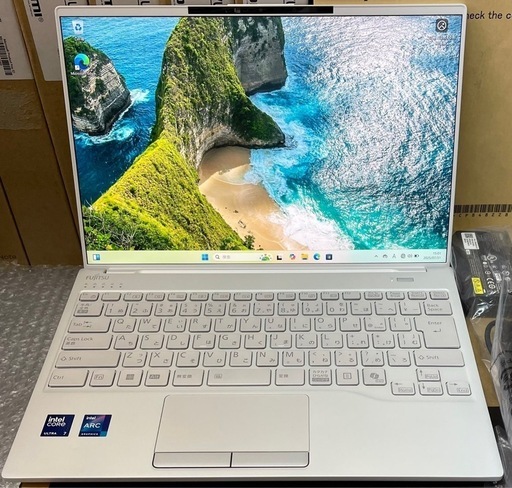 最終値下げ！新古品 富士通 LIFEBOOK UH09/J9