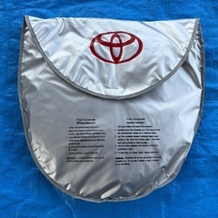 トヨタ純正 サンシェード TOYOTAロゴ入 フロント フロントガラス 日よけ 収納袋 ランクル200 ランドクルーザー 200系 UZJ200W URJ202W 中古の画像