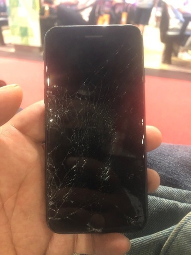 iPhone📱SE第二世代ジャンク (ポポポポ) 久米田の携帯電話