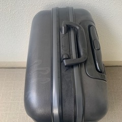 取引中　スーツケースの画像