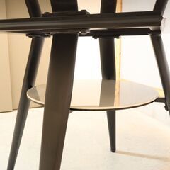 Tsukuba Sansho(筑波産商)のオルビア110パイ ダイニングテーブル。大理石のような天板とスチール脚でスタイリッシュモダンなテーブル。セラミックと強化ガラスの天板はキズや熱にも強いです！ の画像