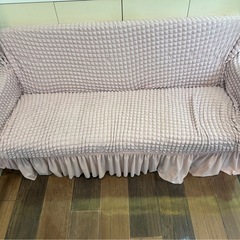大塚家具の3人掛けソファ　裏面
破れ有り の画像