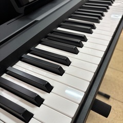 ヤマハ 電子ピアノ P-45 2021年製 台、椅子付きの画像