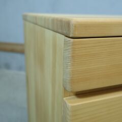 ヒノキ、杉無垢家具の専門メーカーhinoki craft(ヒノキクラフト)のデスクワゴンです。シンプルでコンパクトなデザインはお子様の学習机や在宅ワークなどに。リビングなどの収納にもおススメです♪ の画像