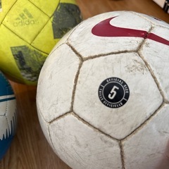 サッカーボール3個の画像