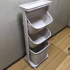 美品　ランドリーラック バスケット収納 3段 キャスター付き 白...