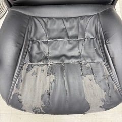 【無料】①「PUレザー ハイバック オフィスチェア（肘掛け・キャスター付き）劣化あり」 の画像