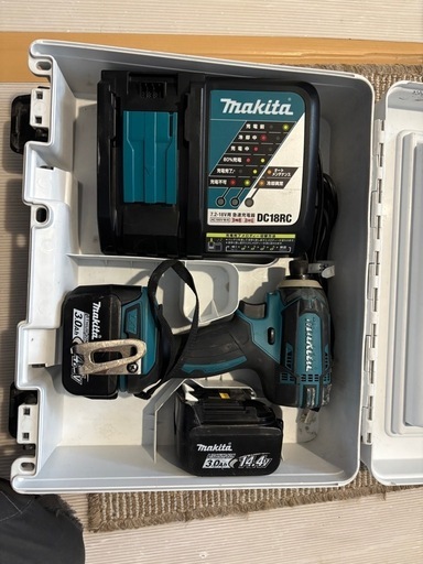 マキタ　14.4v 充電器　バッテリー2個付き　箱付き