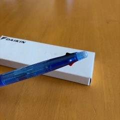 3色ボールペン✒️ ダイキン　新古品　zebra sarasaの画像