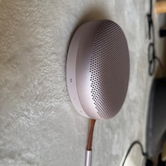 バング&オルフセン Beosound A1 2nd Gen Pink ワイヤレススピーカーの画像