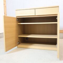 人気の無印良品(MUJI)のオーク材 キャビネット・木製扉！ナチュラルで明るい色合いのサイドボード。収納力もあり北欧スタイルインテリアにもおススメのリビングボードです♪の画像