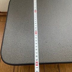 小さいテーブルの画像