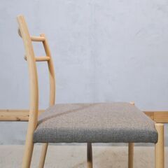 IDC OTSUKA(大塚家具)取扱いの曲木家具専門ブランドAKIMOKU(秋田木工)のルフト ダイニングチェア。ブナ材の美しい木肌を生かした白木塗装で仕上げられた、軽量で優しい質感のサイドチェア♪の画像
