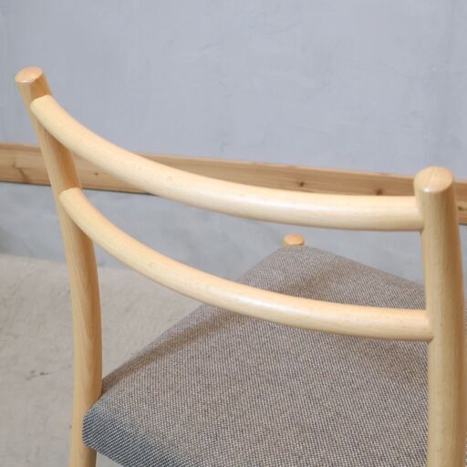 IDC OTSUKA(大塚家具)取扱いの曲木家具専門ブランドAKIMOKU(秋田木工)のルフト ダイニングチェア。ブナ材の美しい木肌を