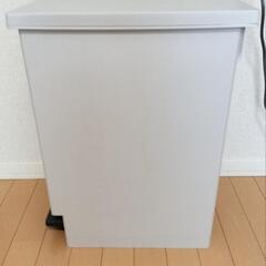 ニトリのゴミ箱の画像