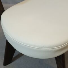 ASAHI(アサヒ)の風早 ダイニングチェアです。出入りに便利な回転機能付きのLDチェア。和のテイストにピッタリの1人掛けソファは丸みのあるアームと背もたれがからだにフィットして座り心地も抜群♪の画像