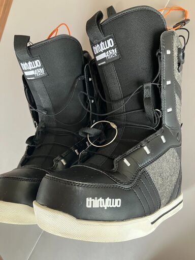 ThirtyTwoのスノボブーツ (たいき) 菊川のスノーボードの中古