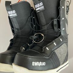 ThirtyTwoのスノボブーツの画像