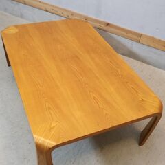 天童木工(TENDO)のロングセラー商品、乾三郎の座卓(板目) W121cmです。シンプルなデザインは和室になじみやすく、軽くて移動もしやすいので来客時にも活躍するローテーブルです♪の画像