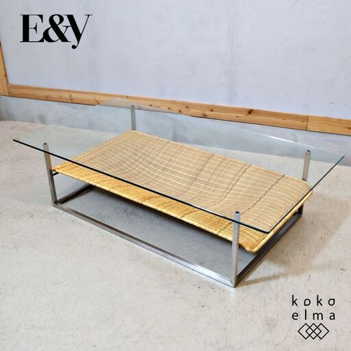 E&Y(イーアンドワイ)のHAMMOCK(ハンモック) ガラス×ラタン ローテーブル。ハンモックのような大きな篭がガラス越しに浮かぶデザインが特徴的なコーヒーテーブルです。