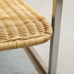 E&Y(イーアンドワイ)のHAMMOCK(ハンモック) ガラス×ラタン ローテーブル。ハンモックのような大きな篭がガラス越しに浮かぶデザインが特徴的なコーヒーテーブルです。の画像