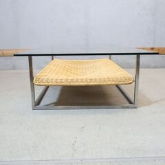 E&Y(イーアンドワイ)のHAMMOCK(ハンモック) ガラス×ラタン ローテーブル。ハンモックのような大きな篭がガラス越しに浮かぶデザインが特徴的なコーヒーテーブルです。の画像