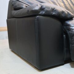 maruni(マルニ)のconfort one(コンフォートワン)シリーズよりMARNIEⅢ(マーニー)トリプルソファです。ふっくらとしたフォルムと身体全体を包み込むような座り心地が魅力の3シーター♪の画像