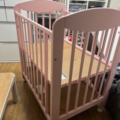 ベビーベッドの画像
