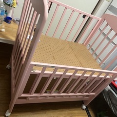 ベビーベッドの画像