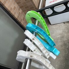 物干し竿・ピンチハンガー・布団バサミ　laundry pole, hanging dryer, and futon clipsの画像