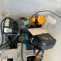 工具　現状　まとめ　バッテリー　充電器　ドライバー　などの画像