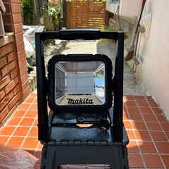 マキタ18v100vLEDライトの画像