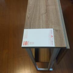美品！コンパクト！折り畳み机の画像