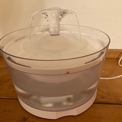 ねこ用吸水器
 ピュアクリスタル グラッシーR 1.5L (猫用水飲み器)の画像