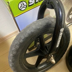 ストライダー、bernヘルメット、サポーターセットの画像