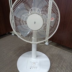 [八5942]  ヤマゼン   2019年製　扇風機　30㎝リビング扇   YLT-AG303の画像