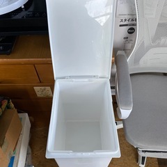 2段ゴミ箱の画像