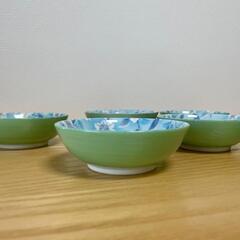 青い花柄の小皿7枚セットの画像
