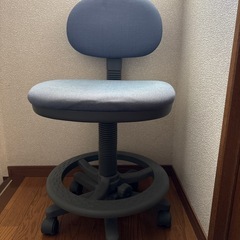 学習用いすの画像