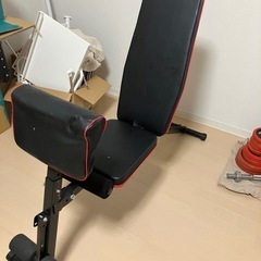 筋トレ道具 ダンベル、筋トレ椅子の画像