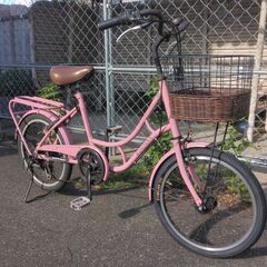２０インチのちょっとお洒落な自転車です。　前タイヤ新品、ＬＥＤオートライト、外装６段ギア付です。の画像