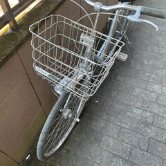 リサイクルショップどりーむ荒田店　No411 自転車　シティサイクル　２６インチ　オートライト付き　シンプルシルバーカラー♪の画像