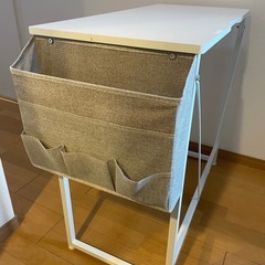 お取引中）幅80 cm デスク ホワイト 軽量　コンソールの画像