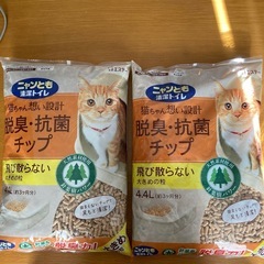 猫砂　エステーニャンとも清潔トイレ脱臭抗菌チップ　飛び散らない大きめの粒　4.4L(約3か月分)  2袋！② の画像