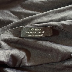 Bershka ブラックキャミソール XSの画像